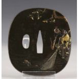 Japan, bronzen tsuba, Meiji periode met voorstelling van visser op rots met visnet en eendjes in