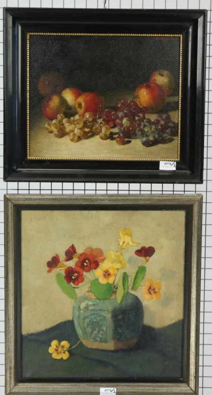 Onbekend, 20e eeuw Bloemen in een gemberpot / Stilleven met fruit doek, 40 x 40 cm. en board, 30 x - Image 2 of 2
