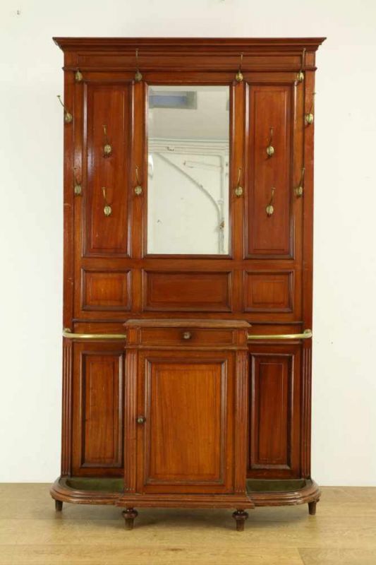 Mahoniehouten kapstok, 19e eeuw, met gefacetteerde spiegel, lade en deur br. 125, h. 112 en d. 32 cm