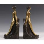 Paar bronzen boekensteunen in Art Deco stijl h. 22 cm. [2]