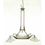 Koperen zeslichts hanglamp, Art Deco met geperst glazen schaal en vier armen h. 86 cm. Herkomst: Uit