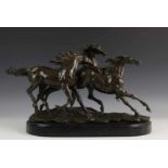 Bronzen sculptuur naar Lecurtier; Drie galopperende paarden l. 42 cm. [1]