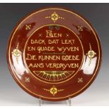 Aardewerkfabriek v.h. Amstelhoek, ontw. C.J. van der Hoef, rood aardewerk spreukschotel, 1904-1910,