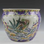 China, gekleurd porseleinen cache-pot, 20e eeuw diam. 32cm. [1]
