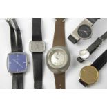 Zes differente horloges en een armband.Armband gemaakt door Jan Matthesius, 1995 [7]