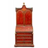 Italië, rood- en verguld laqué houten bureau-kabinet, midden 18e eeuw,in twee verdelingen. De