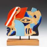 Horst Antes (geb. 1936)Kop terracotta, beschilderd, op houten voet, gesigneerd op de onderzijde, No.