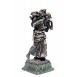 Jules Felix Coutan (1848-1939), verzilverd bronzen sculptuur;Vrouw met hooivork en mand op de rug.