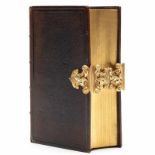 Bijbel met 18krt. gouden slotversierd met rocailles en florale motieven. Mt AV, Anthony Daniel
