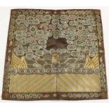 China, fijn geborduurd vierkant textielfragment, zgn. rank batch', Qing dynastie,met goud- en