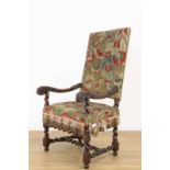 Notenhouten fauteuil in Louis XIV-stijl, 19e eeuw,met geborduurde gebloemde stoffering [1]