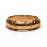 14krt. Gouden ring, Biedermeier,gegraveerd met florale motieven. Bovenop een monogram, WTH. In de