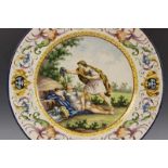 Italië, majolica schotel naar antiek voorbeeldmet decor van twee figuren in landschap, de rand met