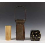 Japan, zwart en verguld lakwerk wierookbrander, Meiji periode en gevlochten ikebanamand.Mand