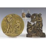 Vier 'Grand Tour' objecten, 19e eeuw,w.o. glazen camee 'Philipus van Macedonie' [4]