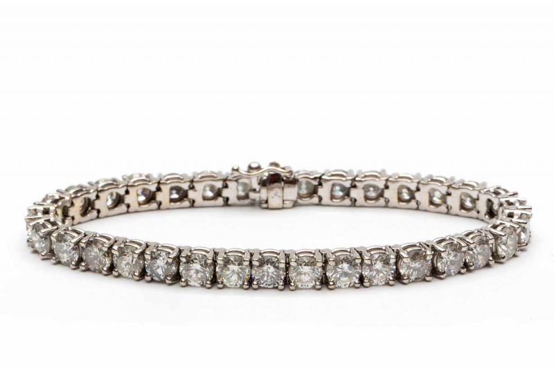 14krt. Witgouden rivière armbandbestaande uit 33 briljant geslepen diamanten, ieder ca. 0,40crt.,