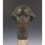 Jan Bronner (1881-1972), bronzen sculptuur;Meisjesbuste h. 29 cm., incl voet h. 48 cm. [2]
