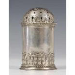 Strooier, vroeg 18e eeuwcilindervormig met gebold ronde deksel versierd met bloemmotieven en