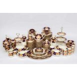 Royal Albert, uitgebreid bone china ontbijt-dinerservies;decor 'Heirloom', bestaande uit: twee