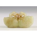 China, jade snijwerk, 20e eeuw;twee zwanen l. 8, h. 4 cm. [1]