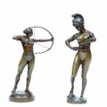 Twee groen gepatineerde bronzen sculpturen, 20ste eeuw;vrouwlijk naakt. M. Ziegler, vrouw met boog