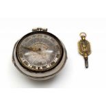 Zilveren sleutelhorloge in gladde kast, 19e eeuw.Uurwerk gesigneerd Bernard Scalé, Amsterdam. Met