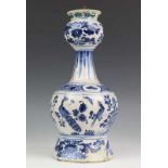 Delft, blauw-wit aardewerk knobbelvaas, 18e eeuw(restauraties) h. 30 cm. [1]