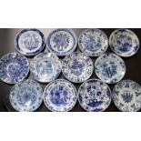 Delft, dertien blauw-wit aardewerk borden, laat 18e eeuw,alle met verschillend Chinoiserie decor