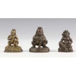 Tibet, drie bronzen sculpturen, 16e/17e eeuw;Jambhala h. ca. 5 cm. [3]