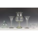 Zes stuks glas, 19e eeuw,w.o. paar conische vazen [6]