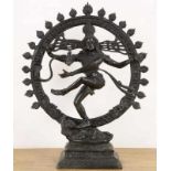 Decoratief zwart gepatineerd bronzen sculptuur, 20e eeuw;Dansende Shiva tussen stralenkrans h. 86