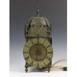 Engeland, messing lantaarnklok, laat 18e eeuw,Adres: W.M. Ray Sudbury. Met loden gewicht (slinger