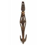 PNG, Sepik, suspension hook,elongated spirit figure, the belly with a diamond pattern. Nassa