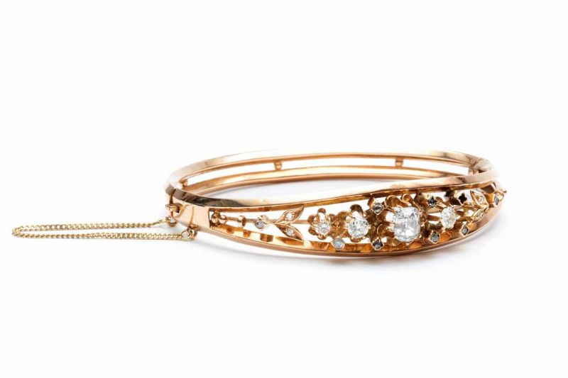 14krt. Roségouden stijve armbandmiddenstuk met bloemvormen en gezet met oud slijpsel diamanten bruto