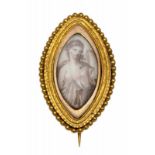 Gouden broche tevens hanger, 19e eeuw,in het midden een grisailleschildering van een jonge dame. Met
