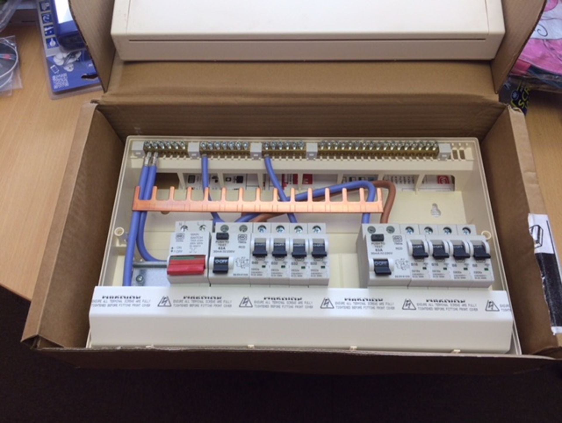 1 BRAND NEW BOXED SENTRY 16 WAY FLEXIBLE CONSUMER UNIT, 1 X 100A MAIN SWITCH, 2 X 63A RCD + 8MCDS