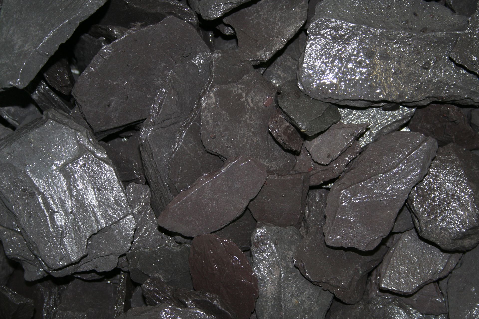 1 BULK BAG OF WELSH SLATE CHIPPINGS