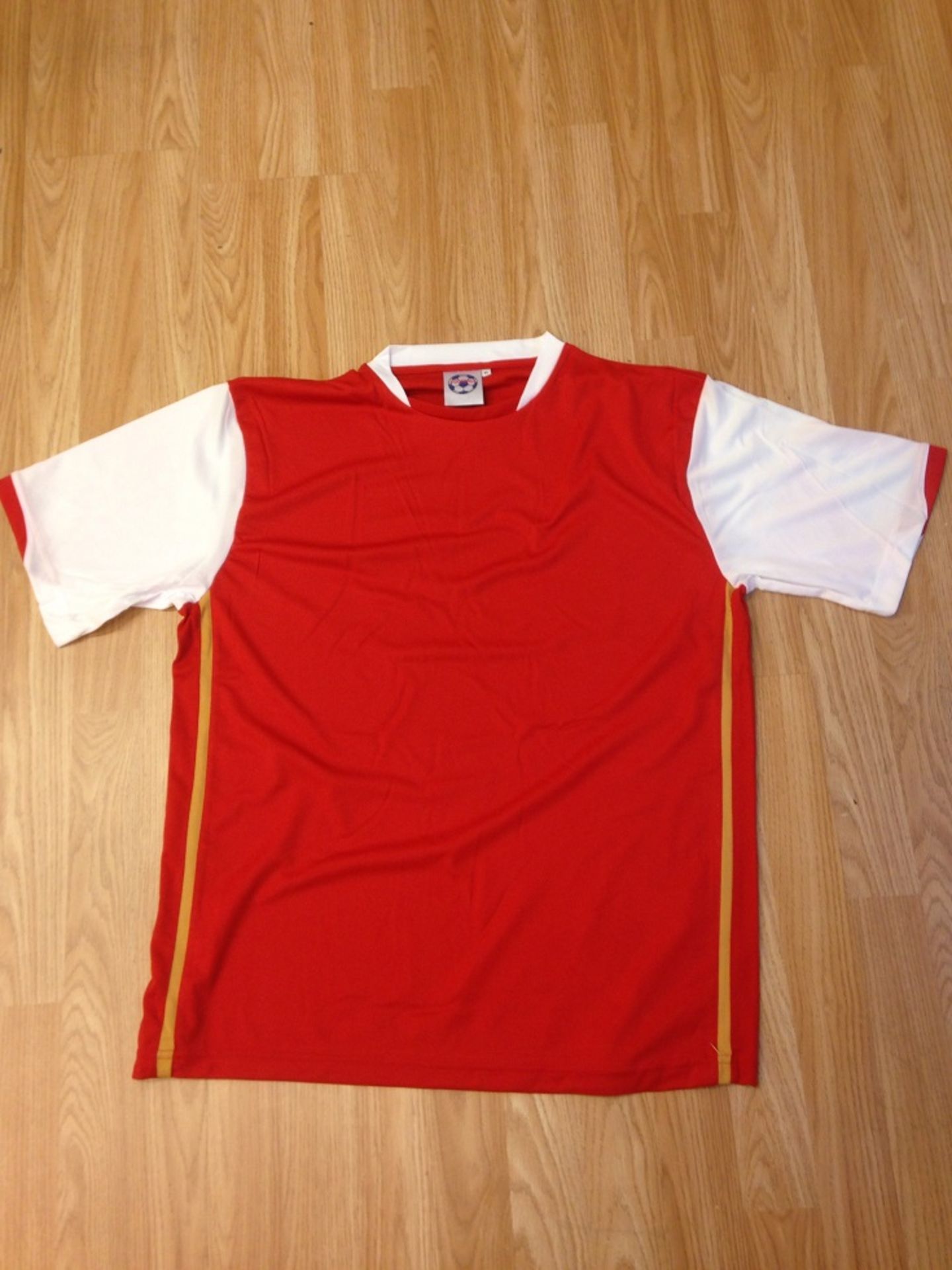 10 X BRAND NEW BAGGED RED WITH GOLD SIDE STRIPE FOOTBALL TOPS SIZE L