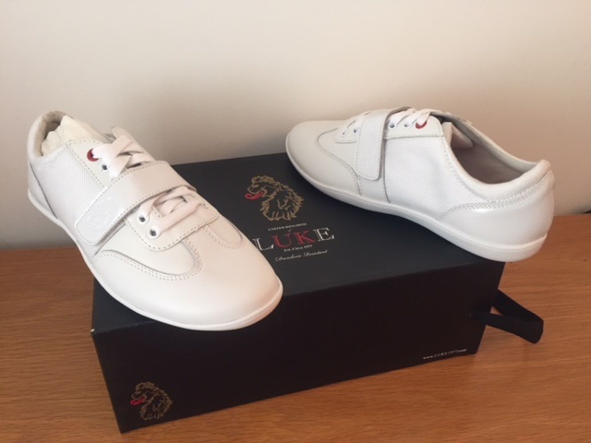 1 BRAND NEW BOXED LUKE ACER 2 PAIR OF SHOES SIZE 7