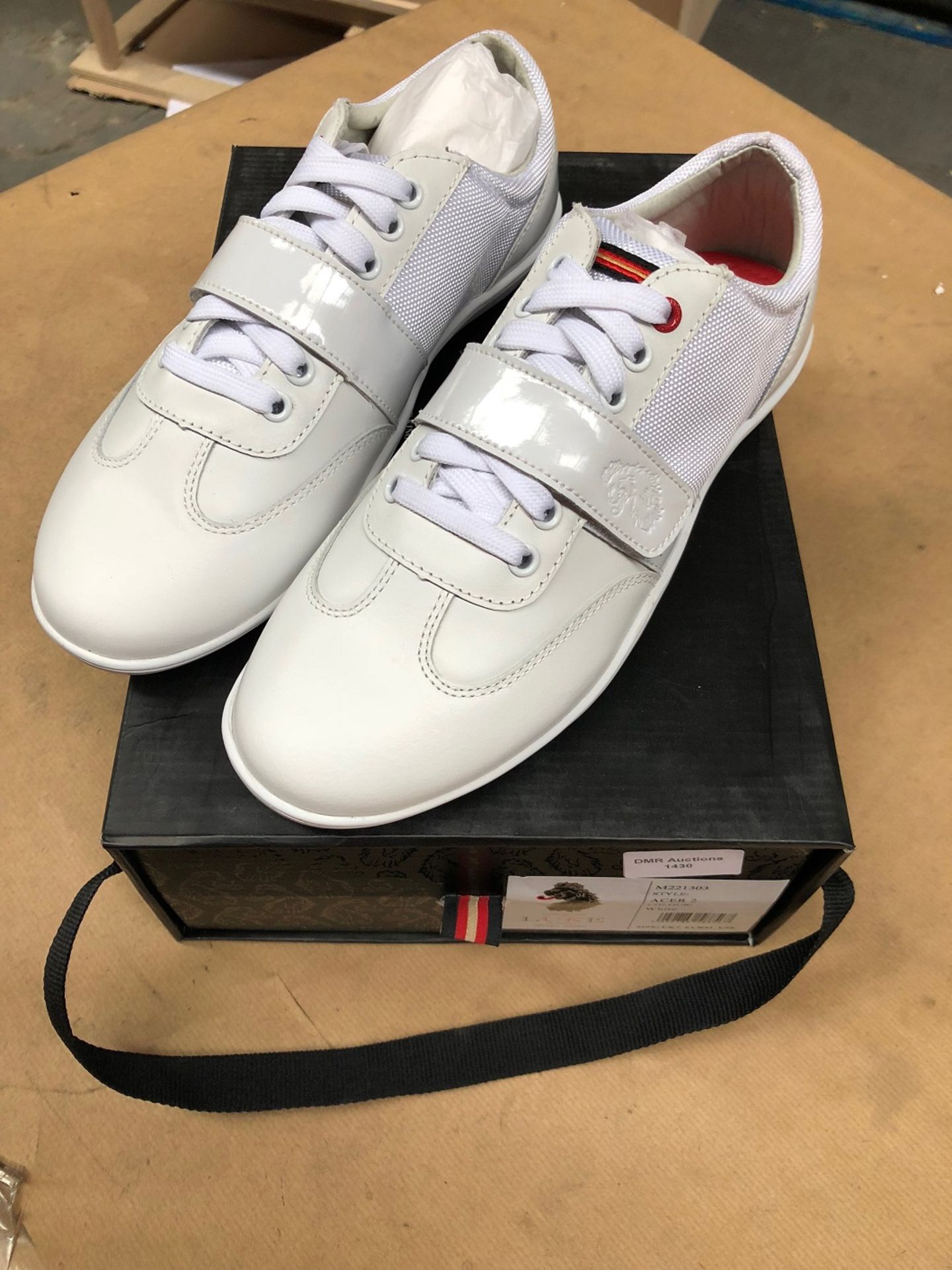 1 BRAND NEW BOXED LUKE ACER 2 PAIR OF SHOES SIZE 7 IN WHITE