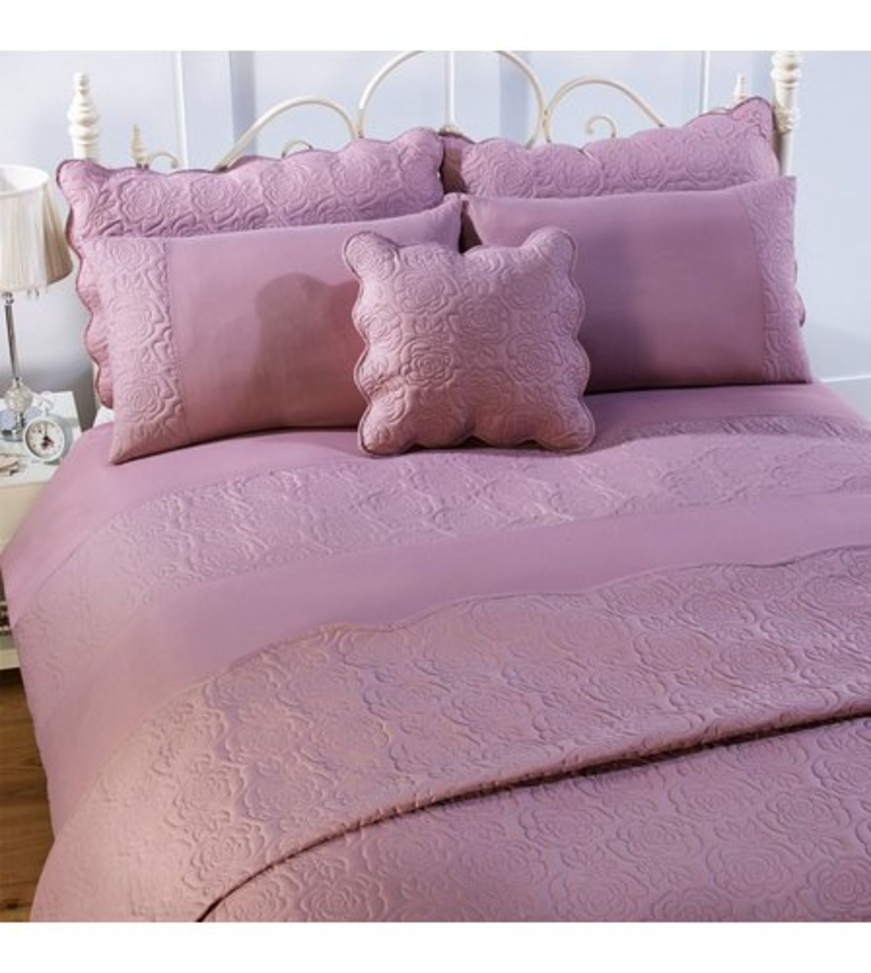 1 PACKAGED COUTURE ROSE PAIR OF PILLOWSHAMS IN ROSE PINK