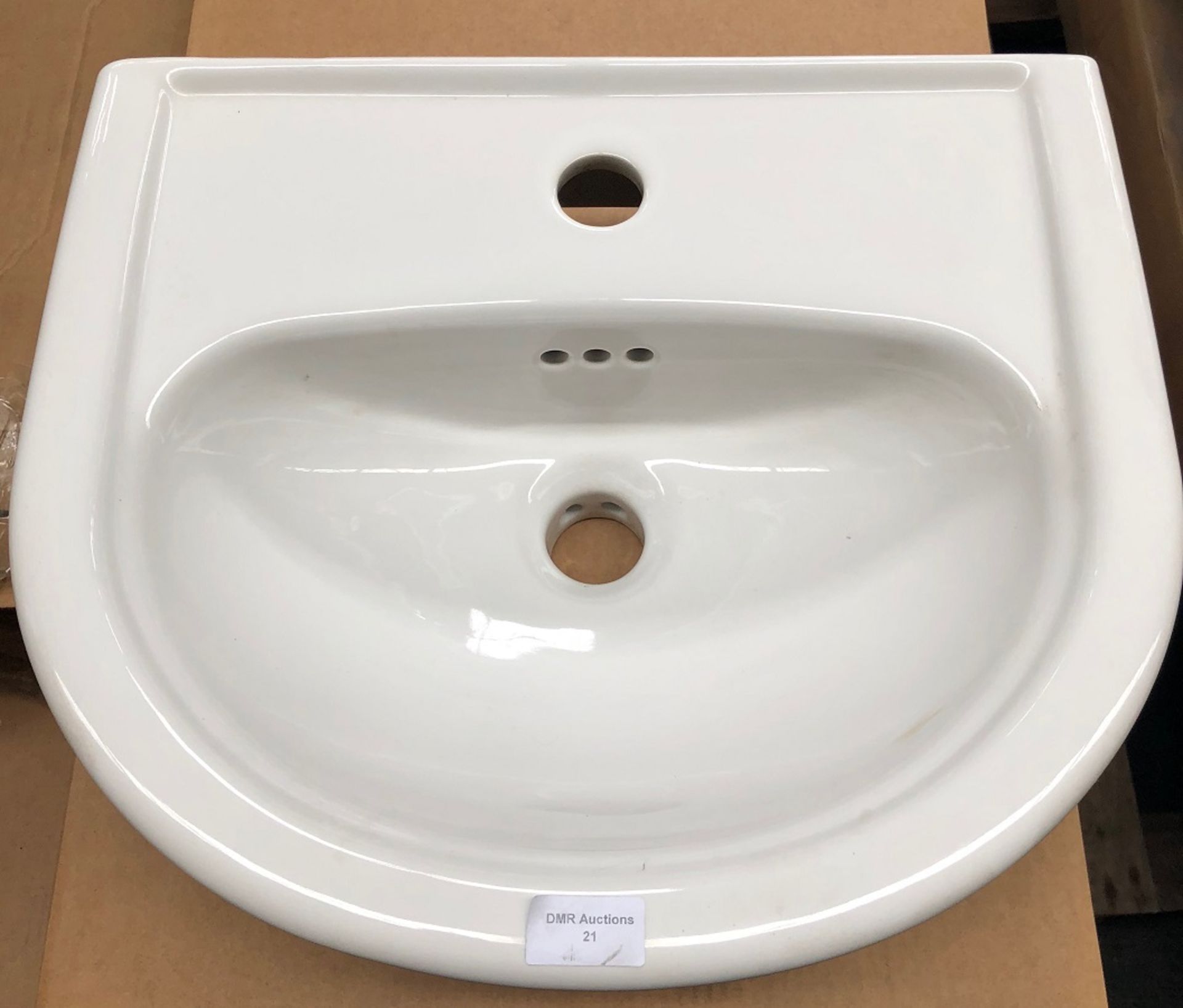 1 CERAMIC SINK BASIN IN WHITE, 1 TAPHOLE, APPROX (44X38CM) (VIEWING AVAILABLE)