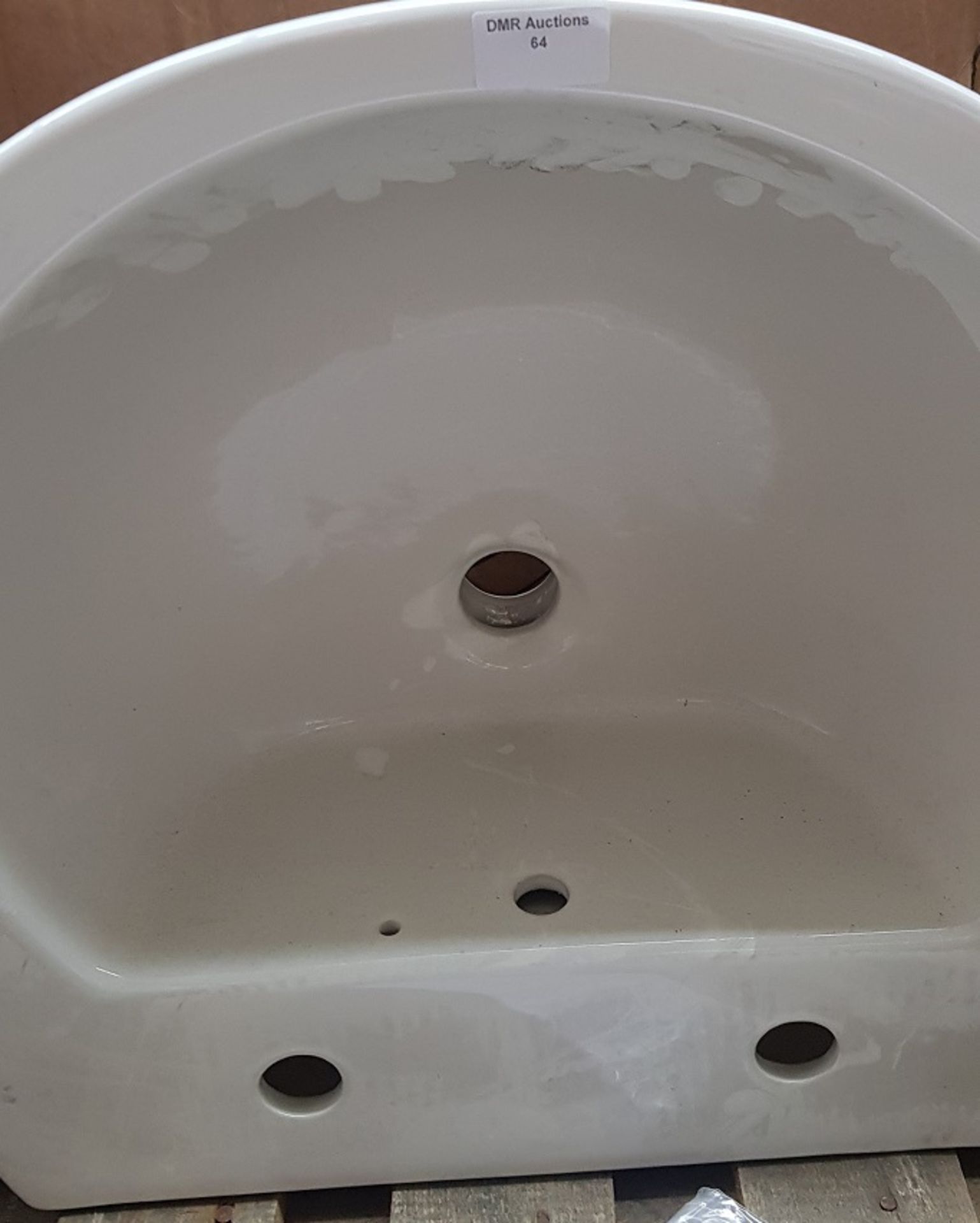 1 SINK BASIN , 2 TAPHOLE, WHITE APPROX (55X46X13)