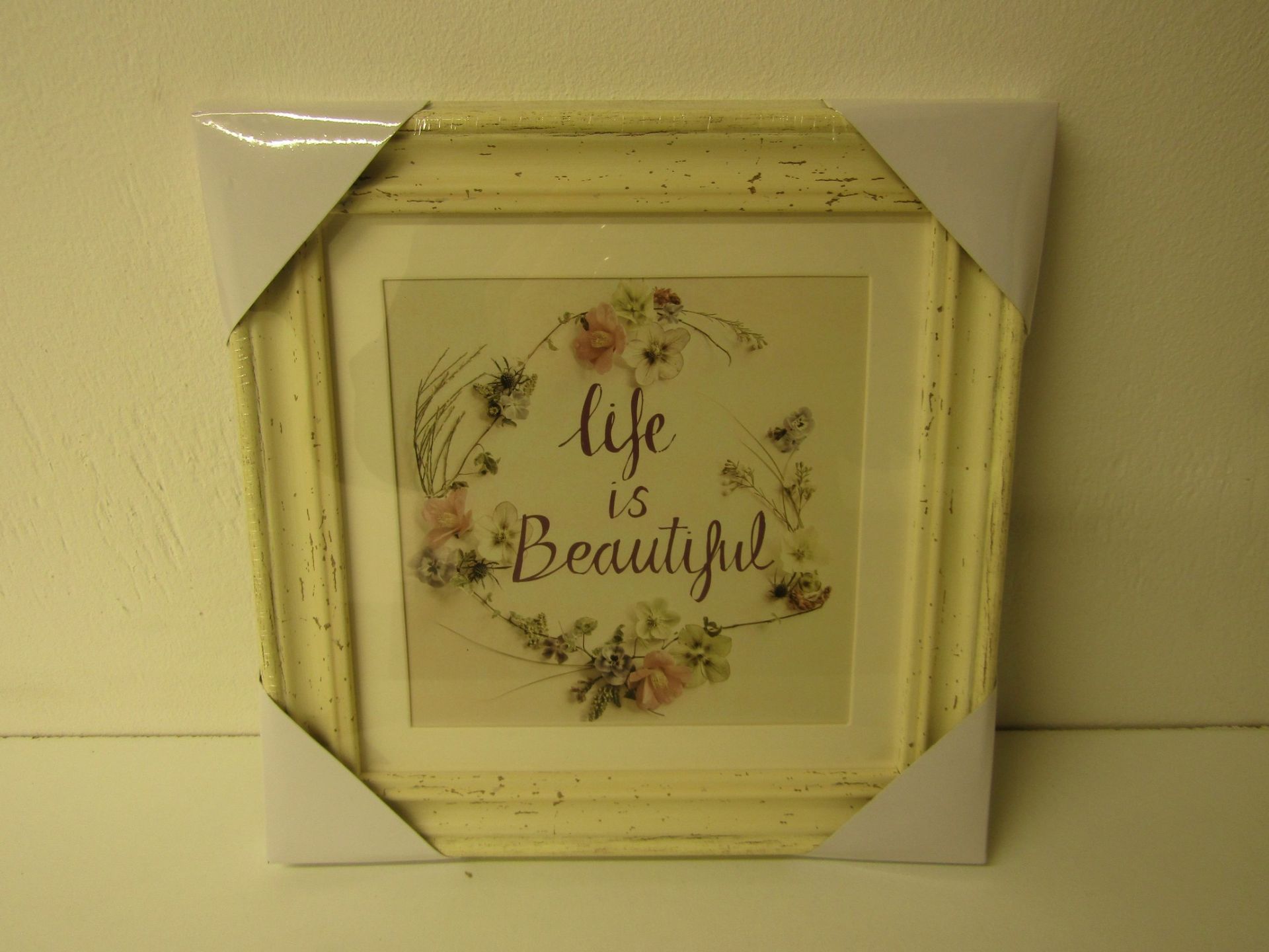 1 BRAND NEW BOXED ARTHOUSE FLORAL LIFE IS BEAUTIFU