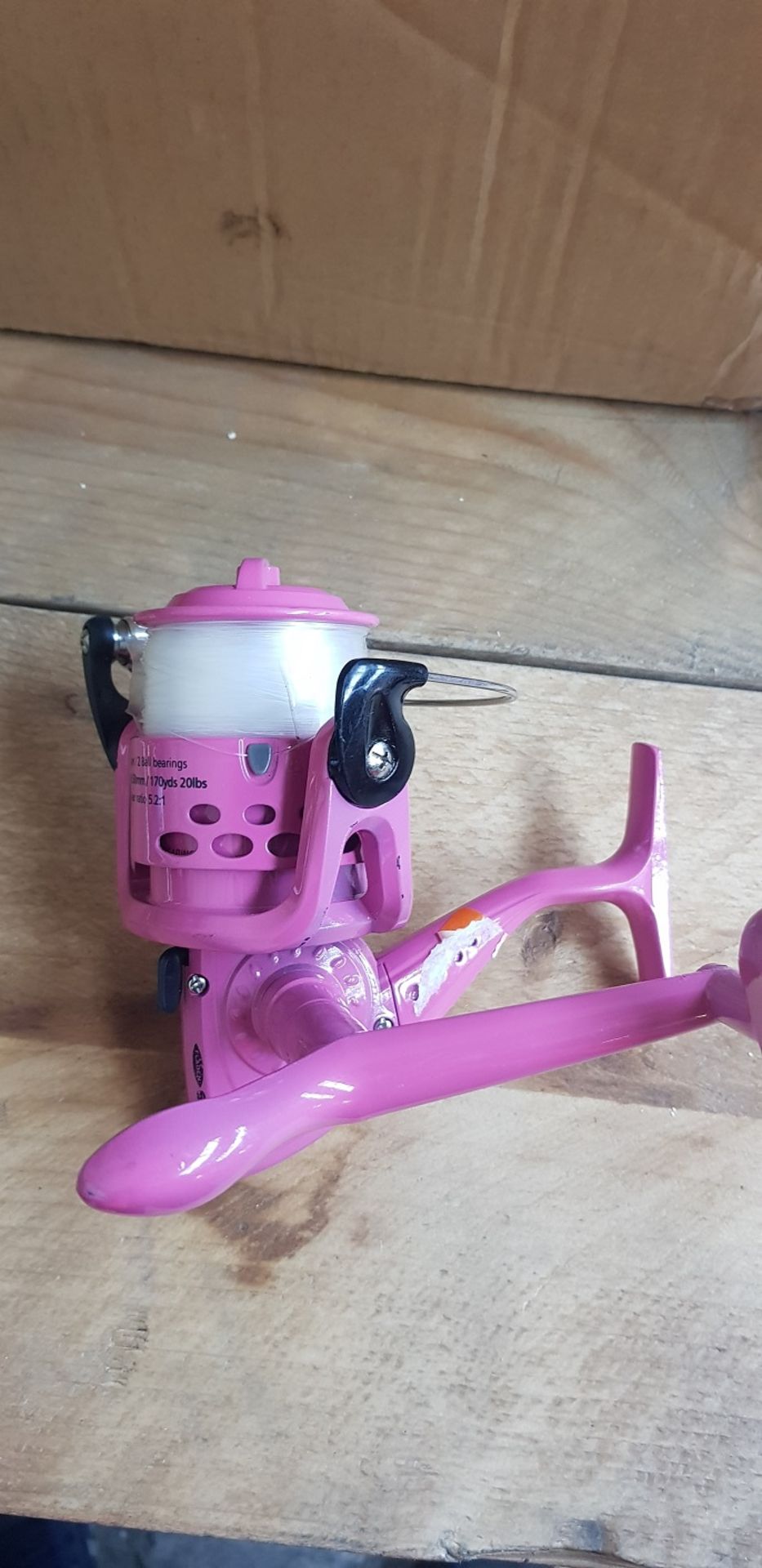 1 AS NEW CHIEFTAN FD60-2BB FISHING REEL IN PINK (V