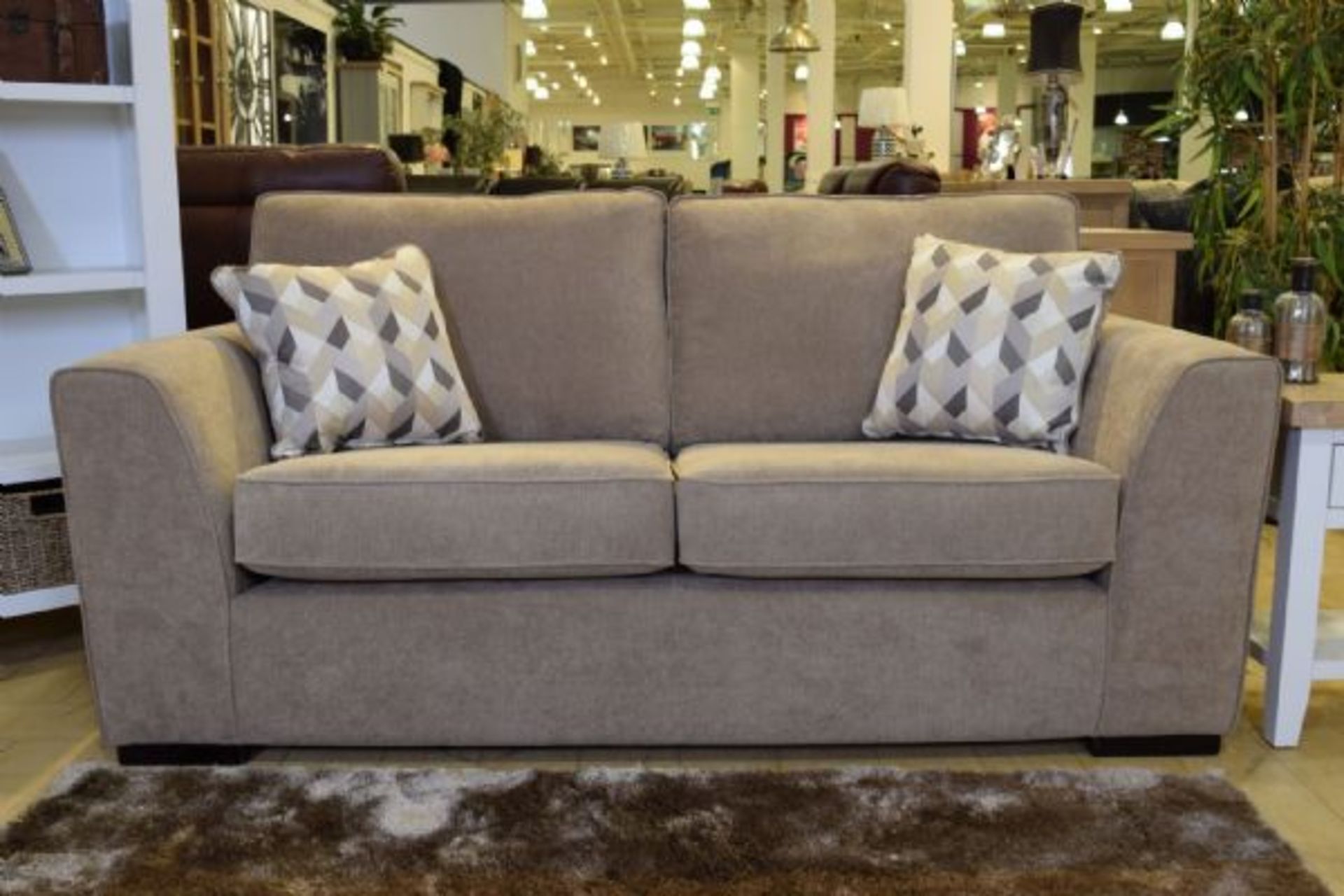 1 BRAND NEW BAGGED BOSTON MEDIUM 2.5 SEATER SOFA IN TAUPE / 42592 (VIEWING HIGHLY RECOMMENDED)