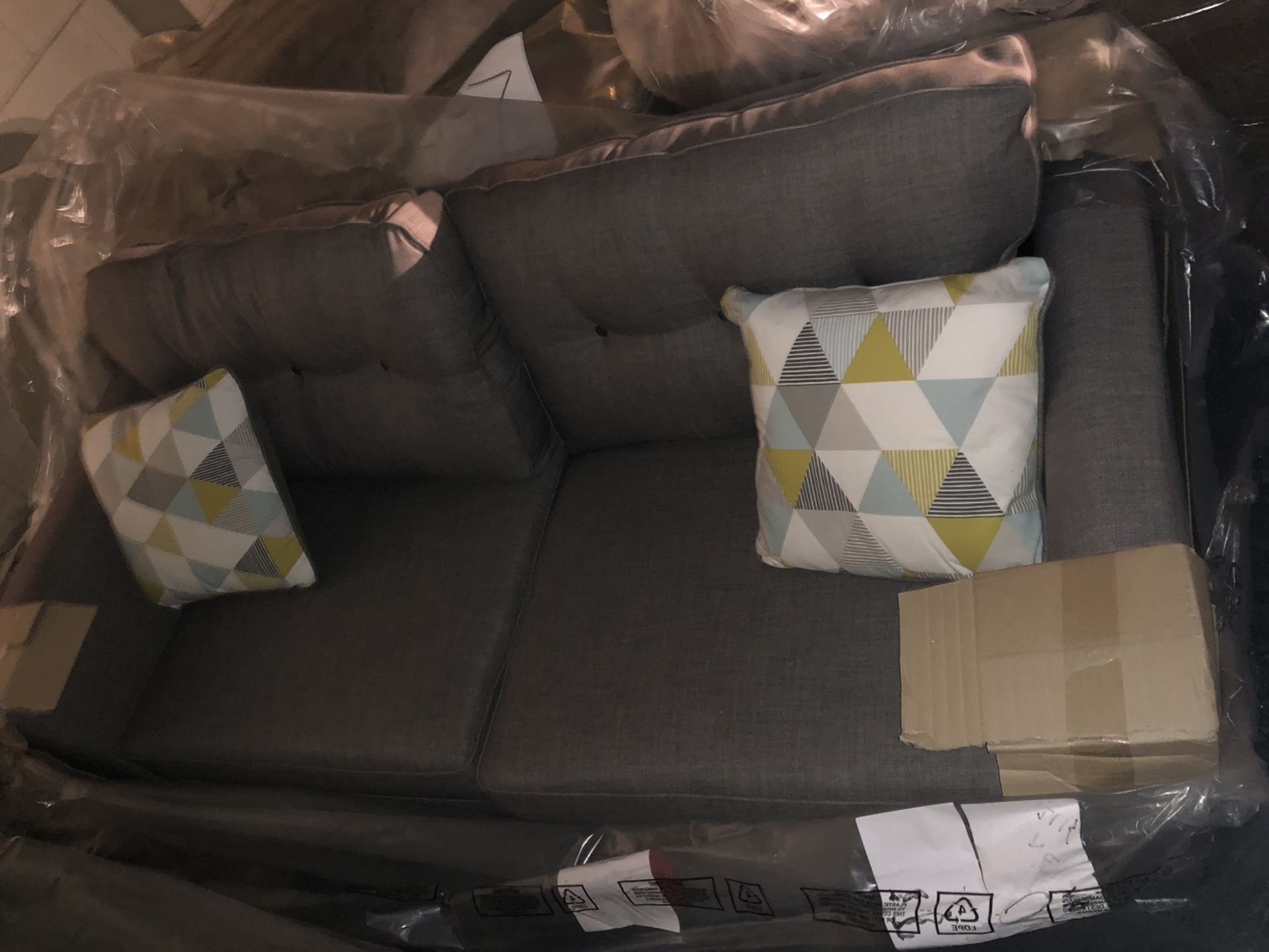 1 / BRAND NEW BAGGED SIENNA BUTTON BACK 3 SEATER SOFA IN SLATE (VIEWING HIGHLY RECOMMENDED)