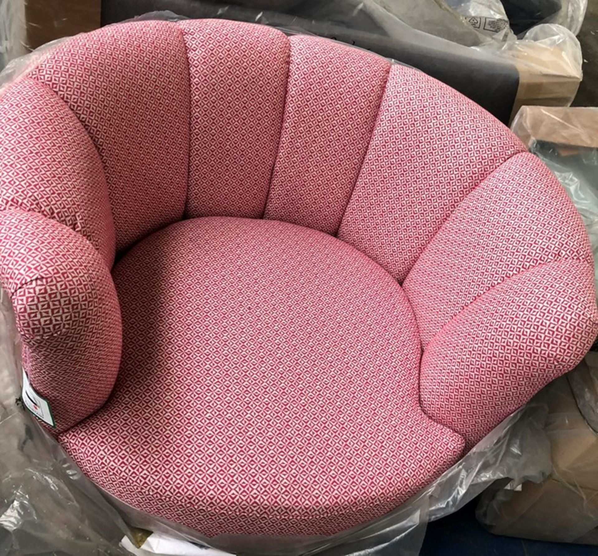 1 BRAND NEW BAGGED FABB SOFAS JELLY SWIVEL CHAIR IN DIAMOND PINK (VIEWING HIGHLY RECOMMENDED)