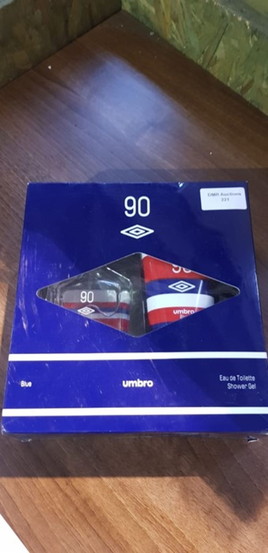 1 UMBRO BLUE SHOWER GEL GIFT SET / RRP £10.00 (VIEWING HIGHLY RECOMMENDED)