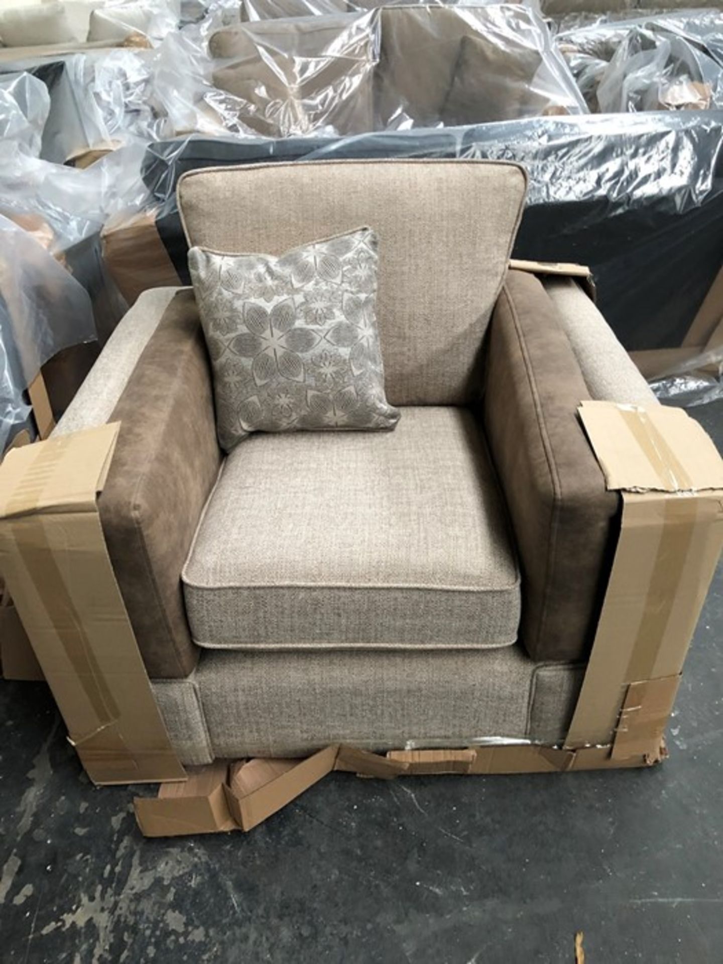 1 BRAND NEW BAGGED FABB SOFAS SEATTLE ARM CHAIR IN LISBON BEIGE (VIEWING HIGHLY RECOMMENDED)